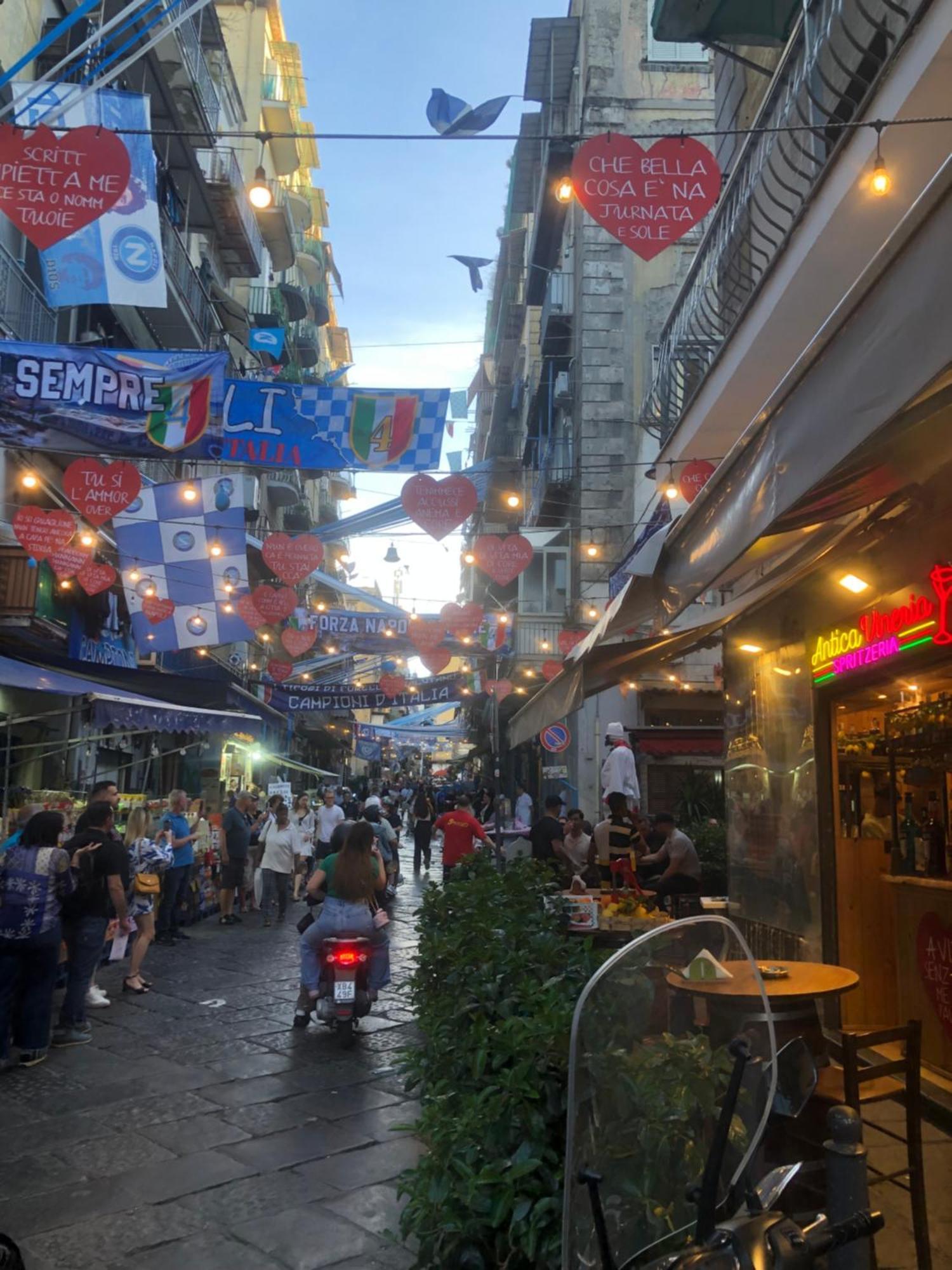 نابولي B&B Civico 22 Silvestre المظهر الخارجي الصورة
